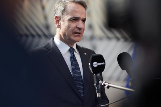 Υπέρ συμφερόντων και υπέρ ημετέρων
